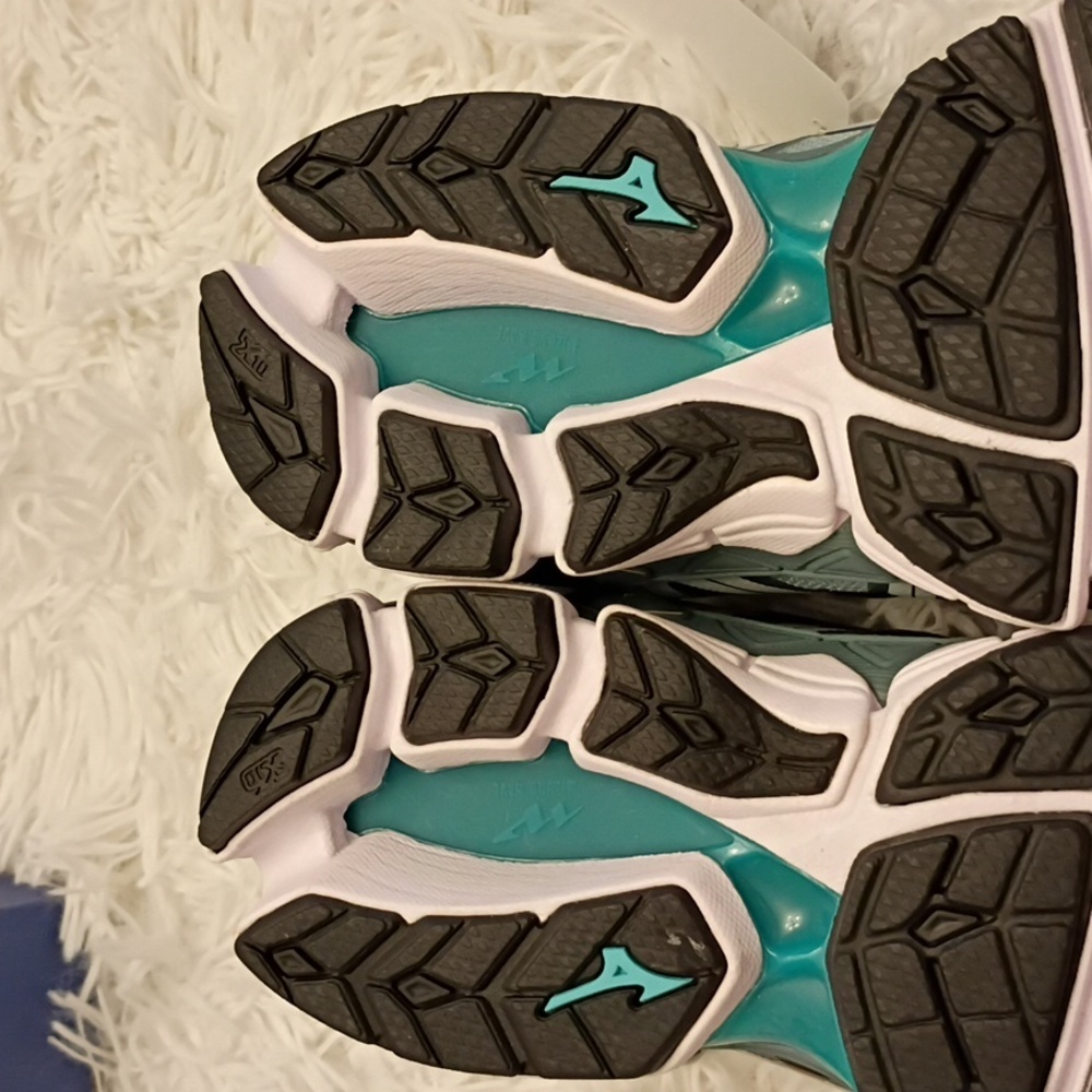 Mizuno Wave Sky 2 Women's Sz 6.5 Running Shoes ๐ ๐ - Picture 6 of 12